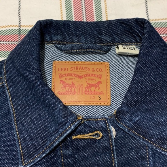 Levis Dark Wash Denim Jacket With Graphic Sz Small - Picture 3 of 5